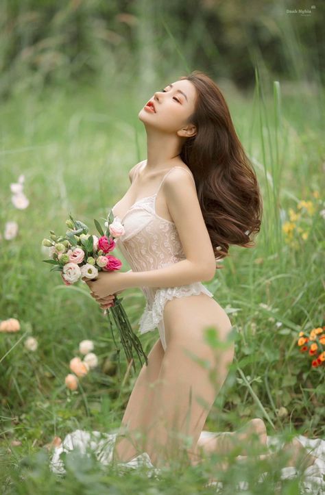 軍人野外吮她的花蒂H